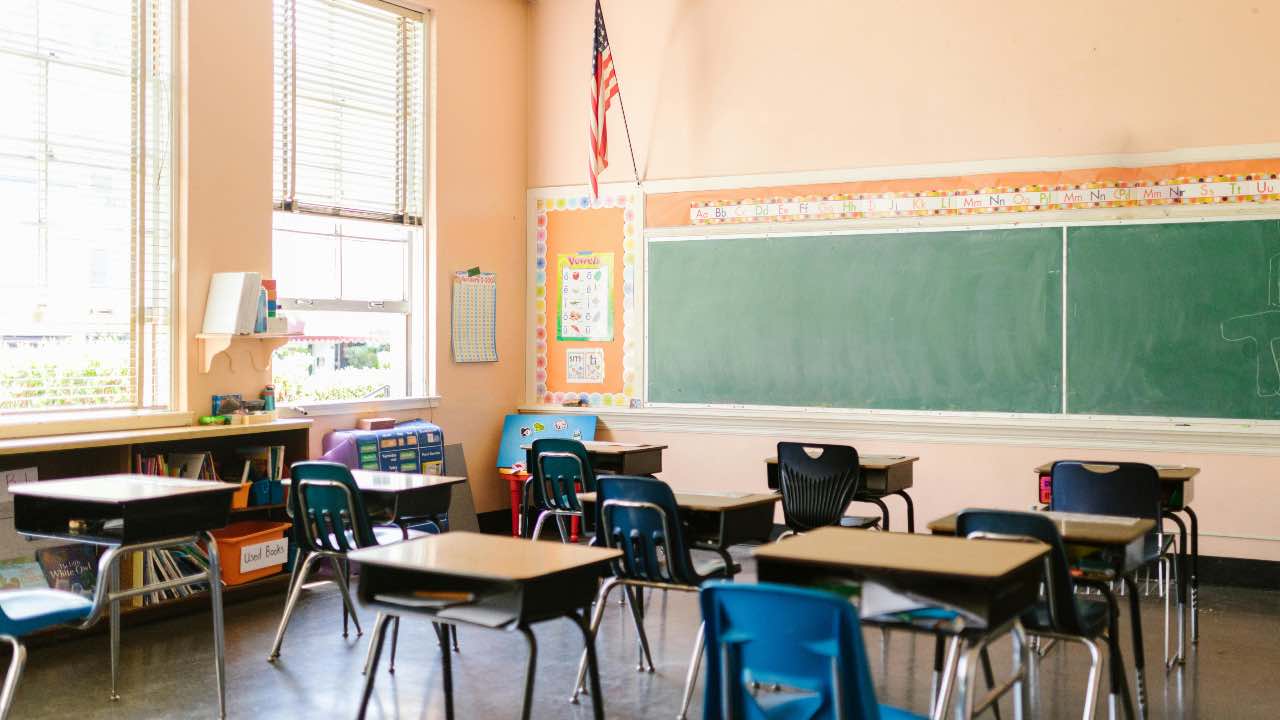 Scuola banchi classe - pexels- skyvape