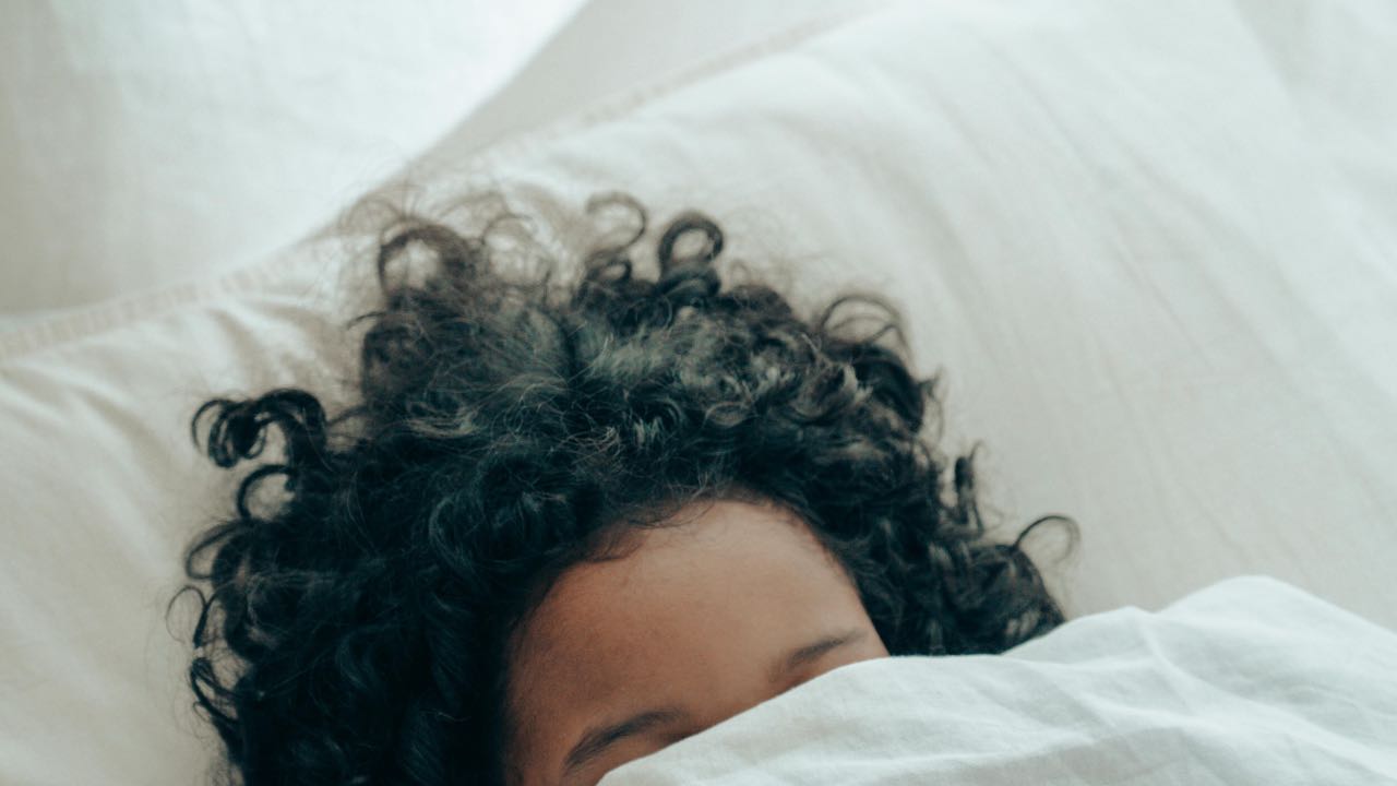 sogno letto coperte incubo - pexels- skyvape