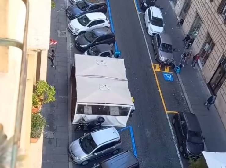 Caos per le strisce blu in questa città