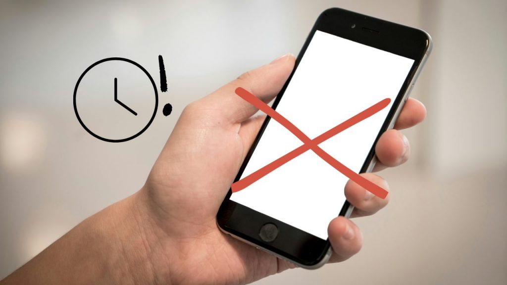 VIETATO USARE LO SMARTPHONE | È passata la legge che sta stangando tutti gli italiani: il nuovo coprifuoco