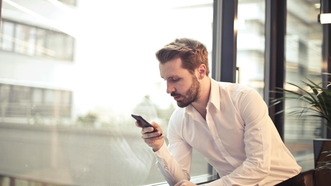 Cellulare non rispondere - pexels- skyvape.it