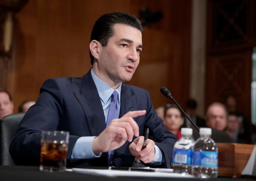 Scott Gottlieb twitta il suo dissenso sugli aromi per e-cig.
