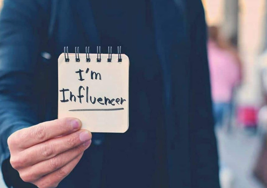 Sigarette elettroniche sui social: pubblicità vietata e stop agli influencer