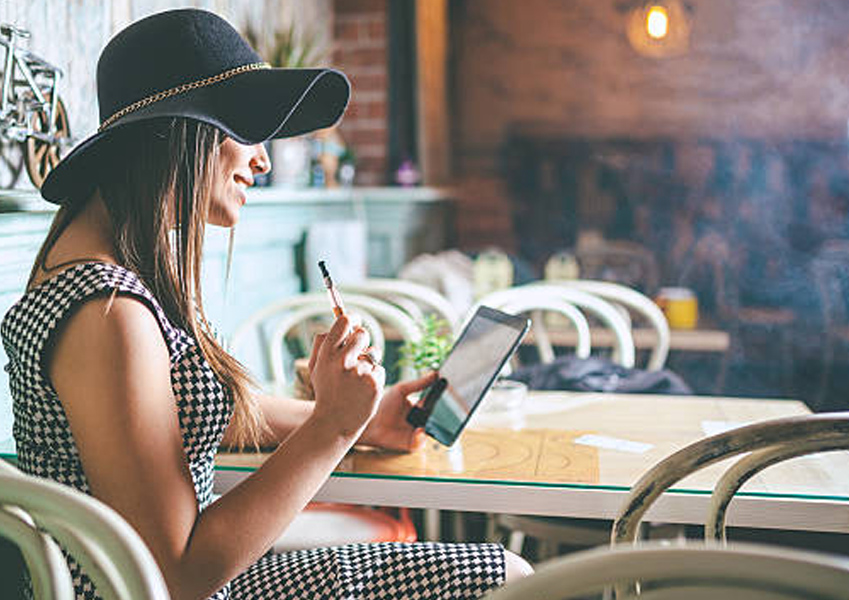Le Sigarette Elettroniche nei locali pubblici non sono vietate. Il divieto di fumo non è applicabile.