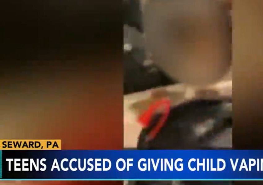 Pennsylvania: Fanno utilizzare la sigaretta elettronica ad un bambino. Arrestate due Babysitter americane