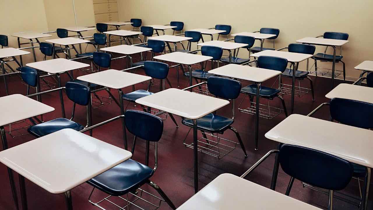 Scuola - banchi - pexels- skyvape