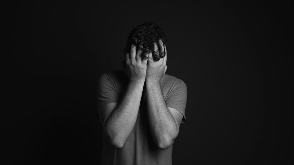 triste - pexels- skyvape