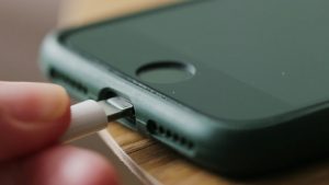 Mettere il telefono in carica