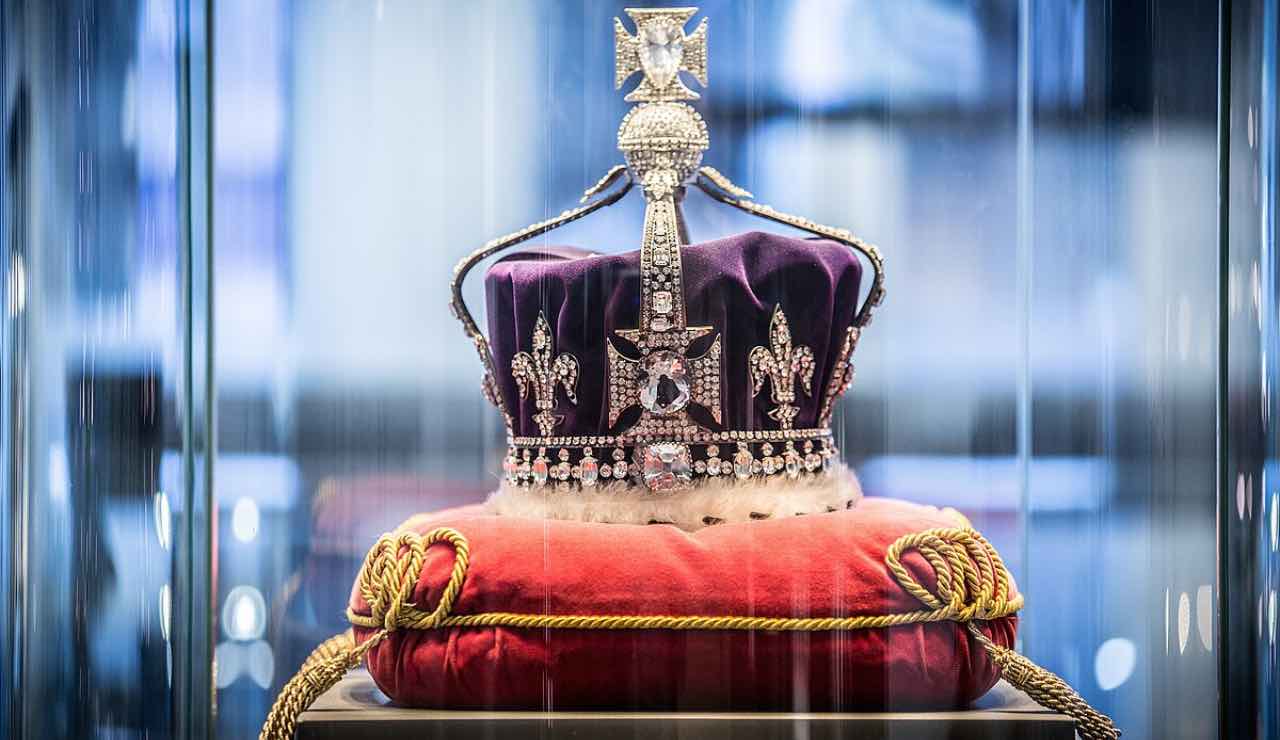 Crown_of_the_Queen - wikipedia - skyvape