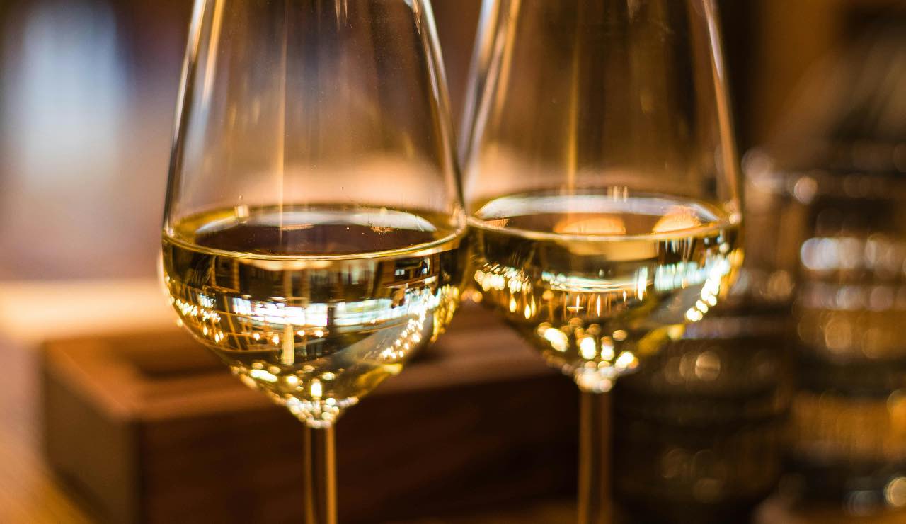 Vini senza alcol: Decreto imminente, numeri in crescita, ma il dibattito resta aperto